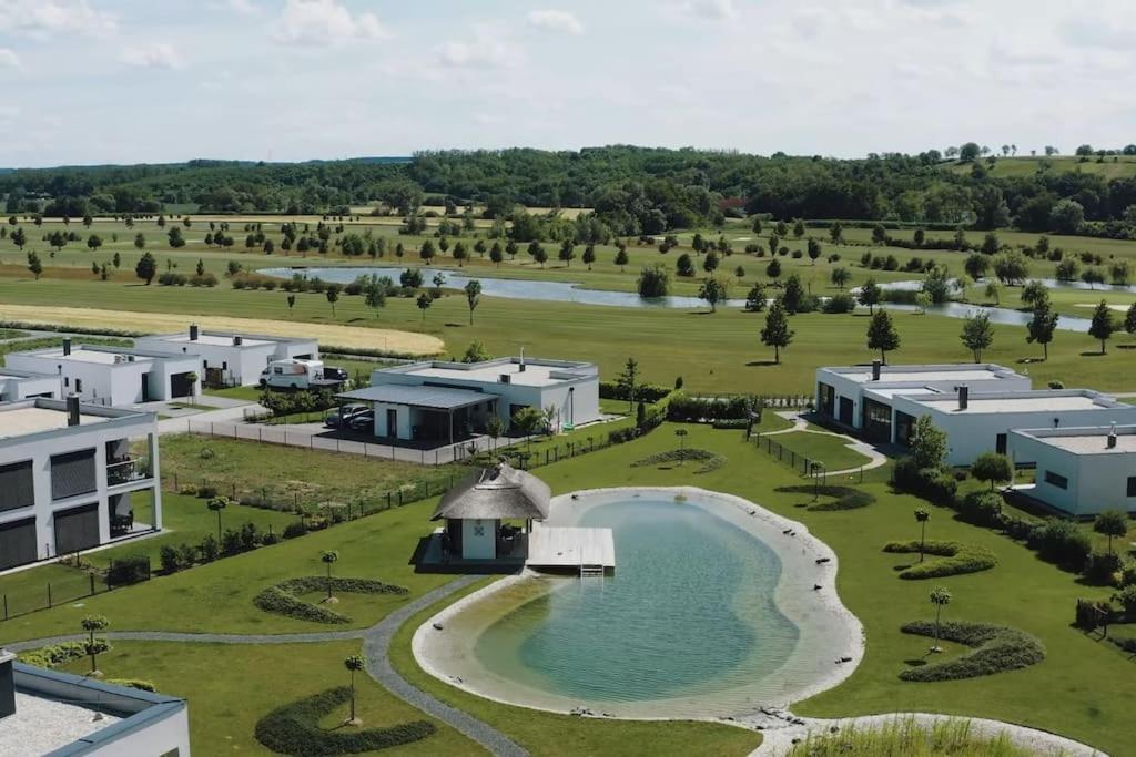 Luxus Appartement Am Golfplatz Und Therme Lutzmannsburg Zsira エクステリア 写真