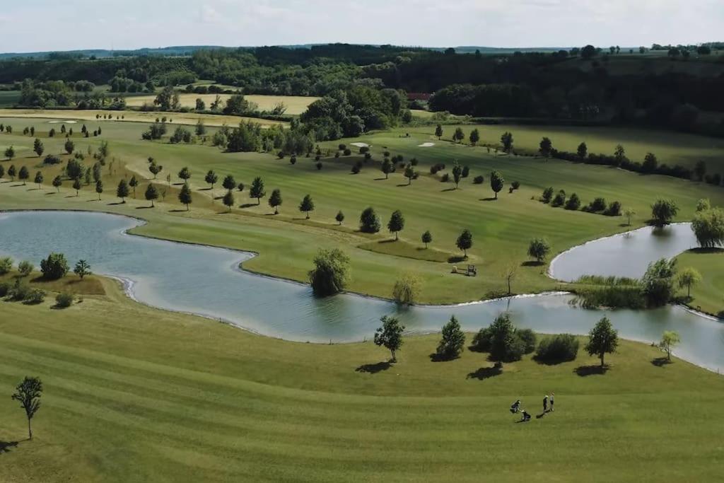 Luxus Appartement Am Golfplatz Und Therme Lutzmannsburg Zsira エクステリア 写真