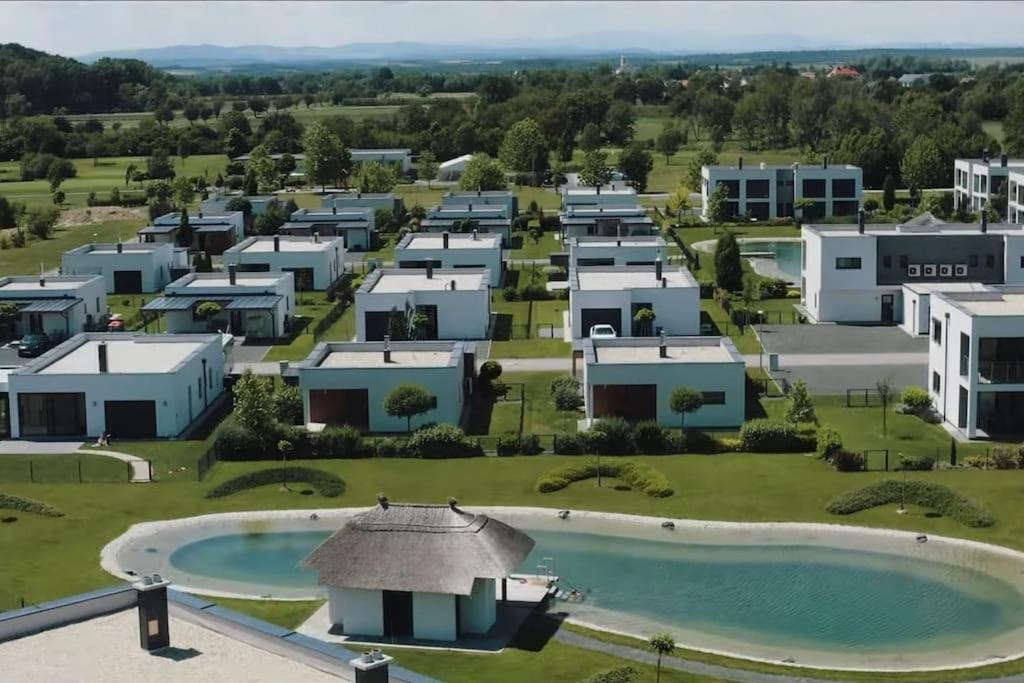 Luxus Appartement Am Golfplatz Und Therme Lutzmannsburg Zsira エクステリア 写真